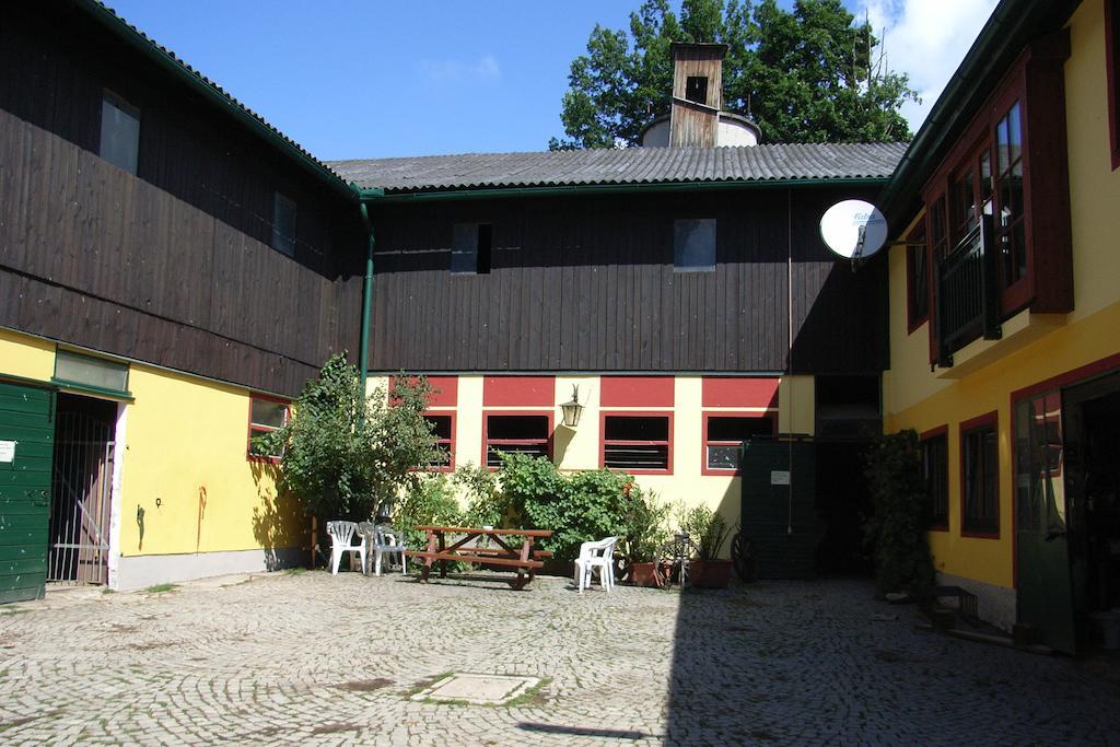 Pension & Reitstall Inghofer ハイデンライヒシュタイン エクステリア 写真