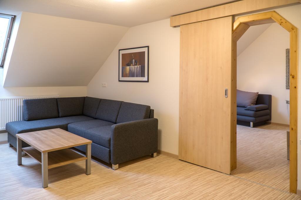 Pension & Reitstall Inghofer ハイデンライヒシュタイン エクステリア 写真